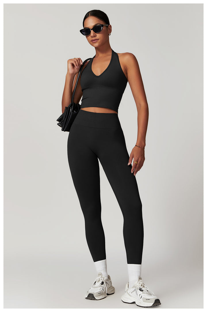 Low-cut tank top and pants