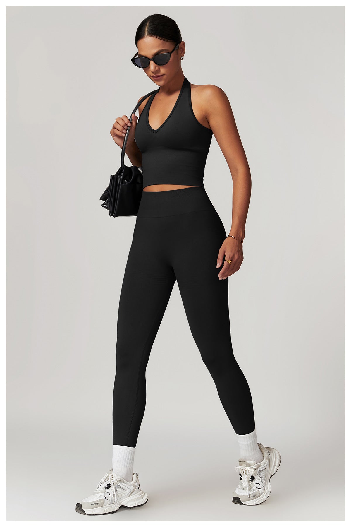 Low-cut tank top and pants