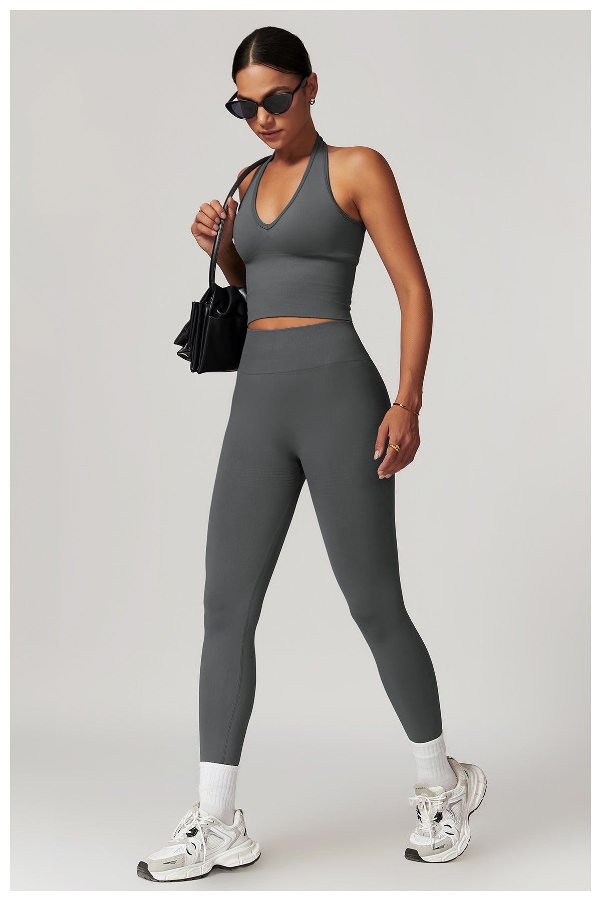 Low-cut tank top and pants