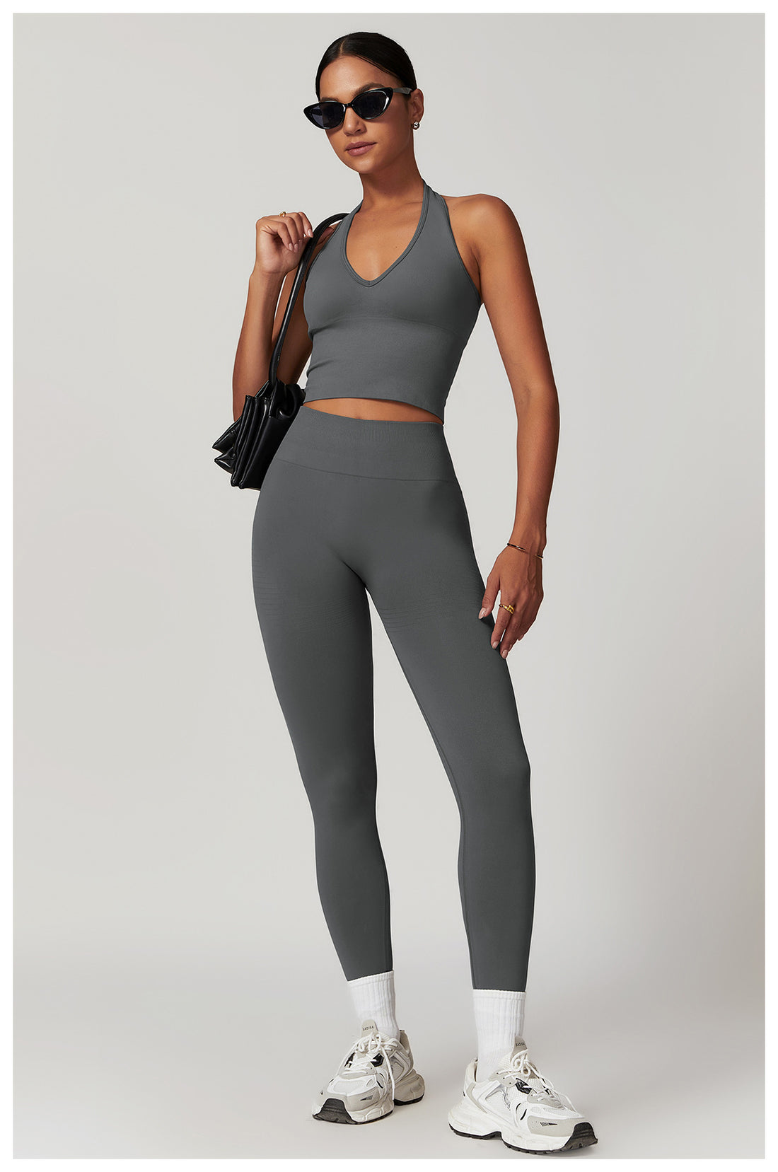 Low-cut tank top and pants