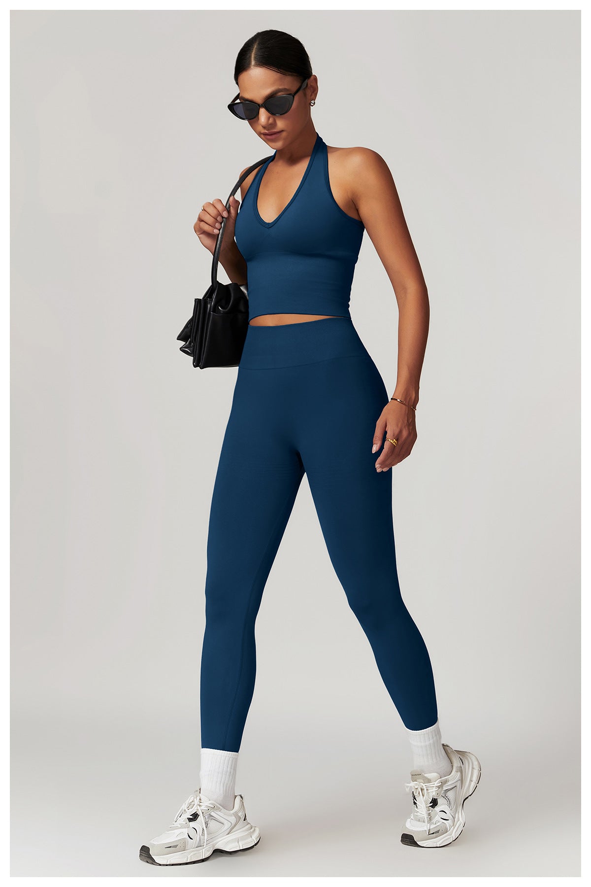 Low-cut tank top and pants