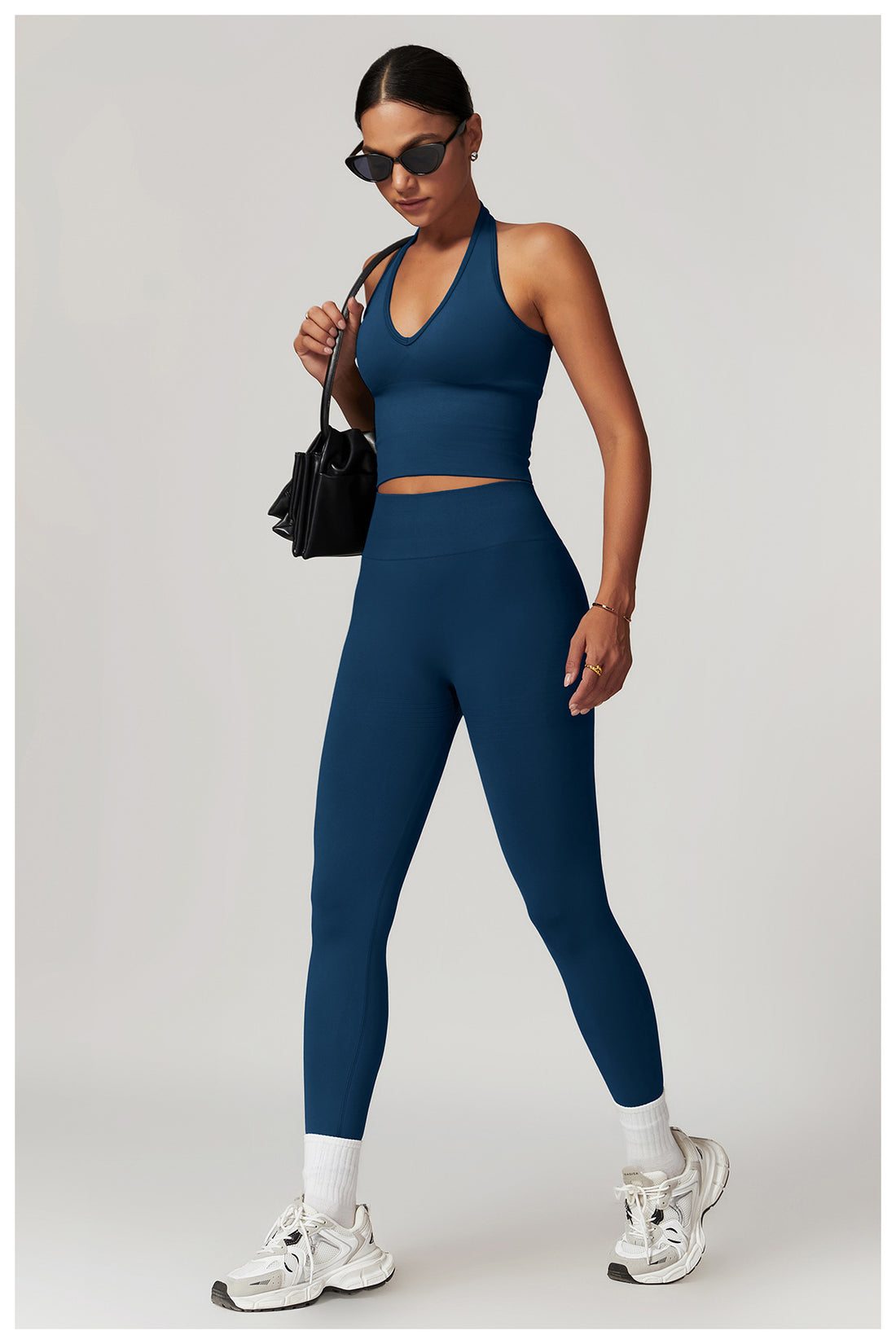 Low-cut tank top and pants