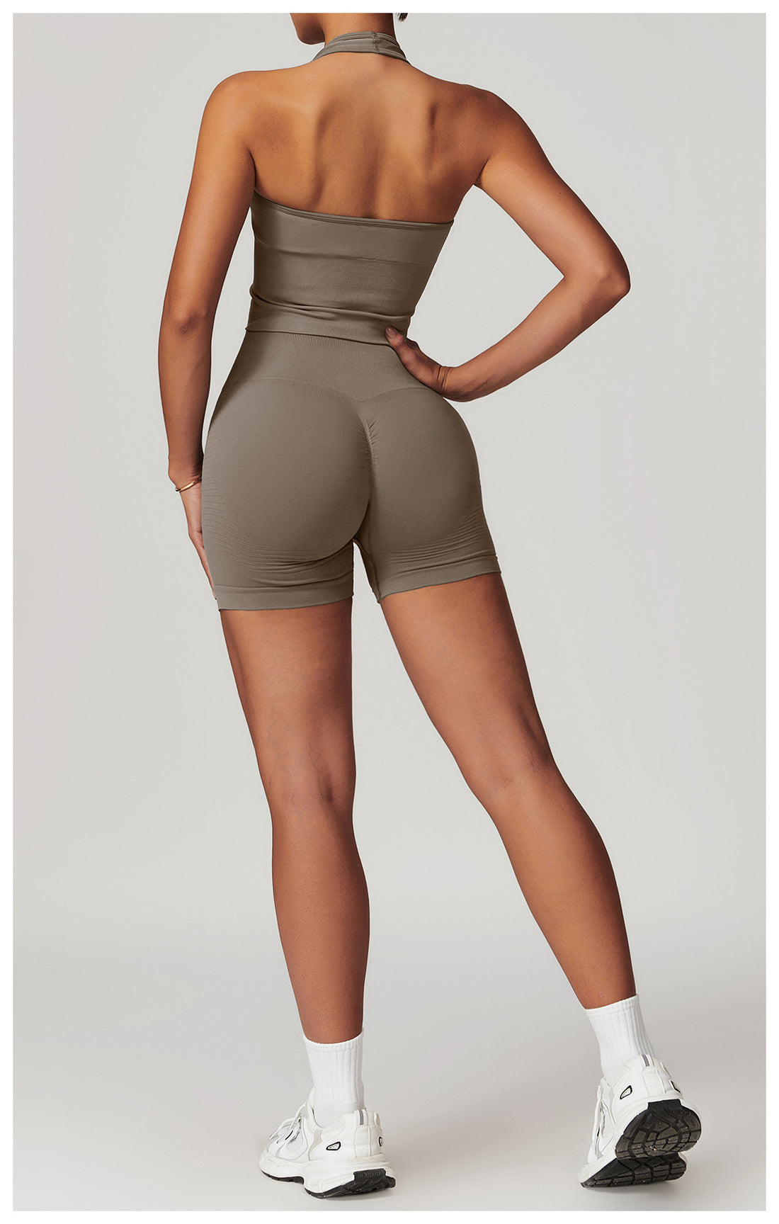 Low-cut tank top and shorts