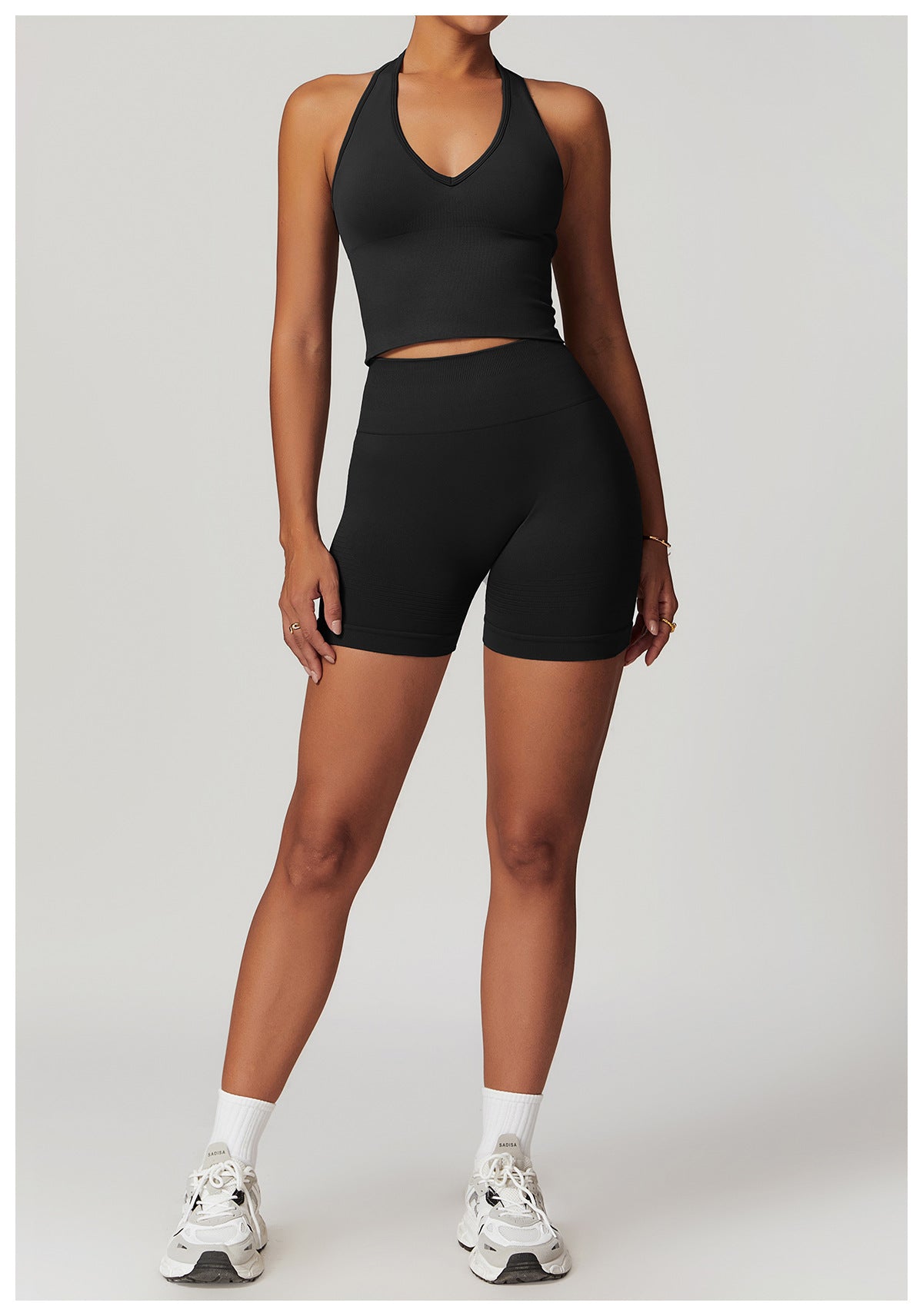 Low-cut tank top and shorts