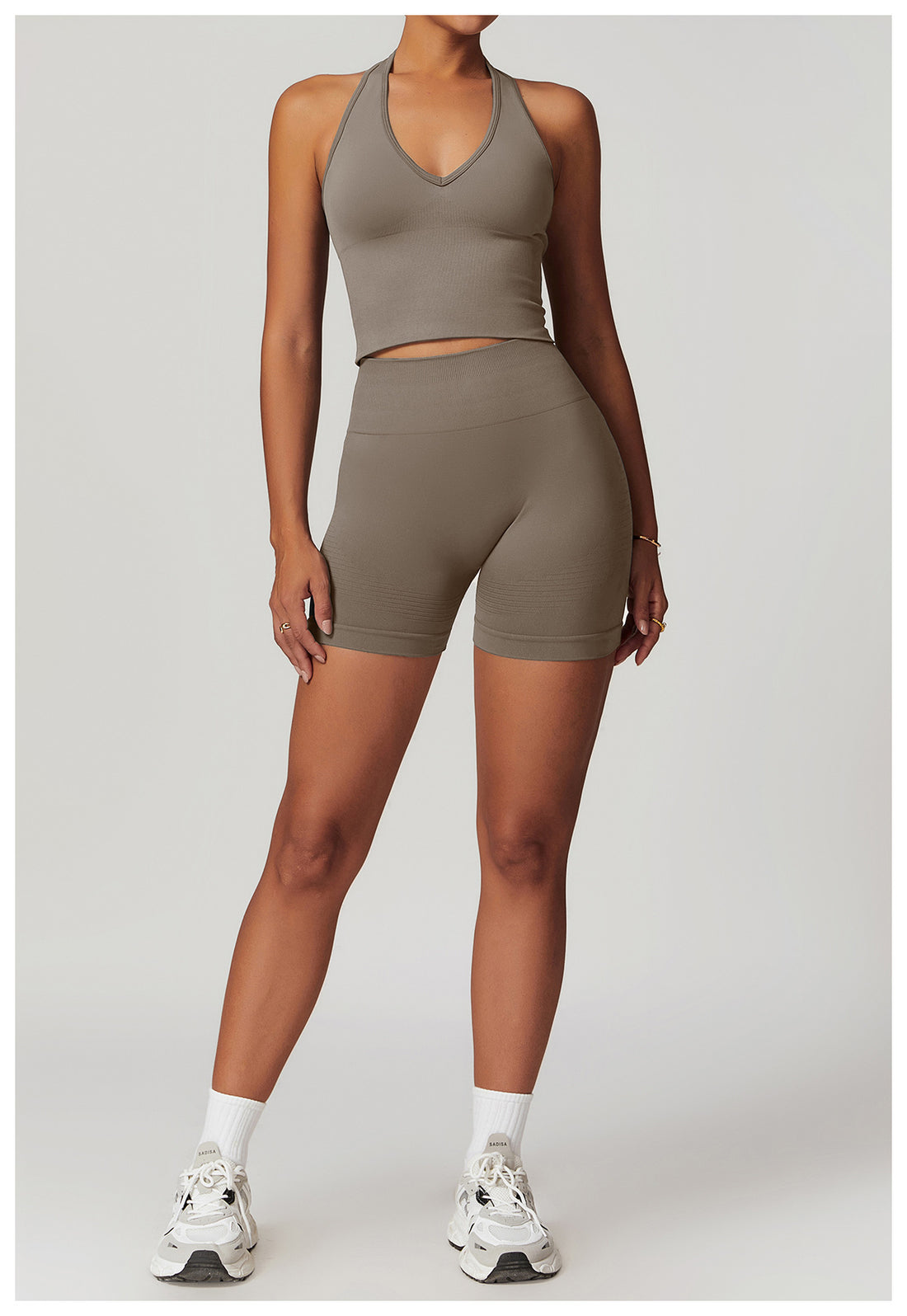 Low-cut tank top and shorts