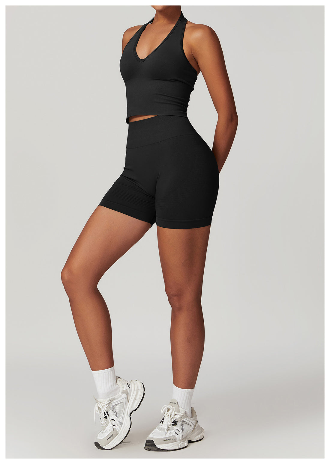 Low-cut tank top and shorts