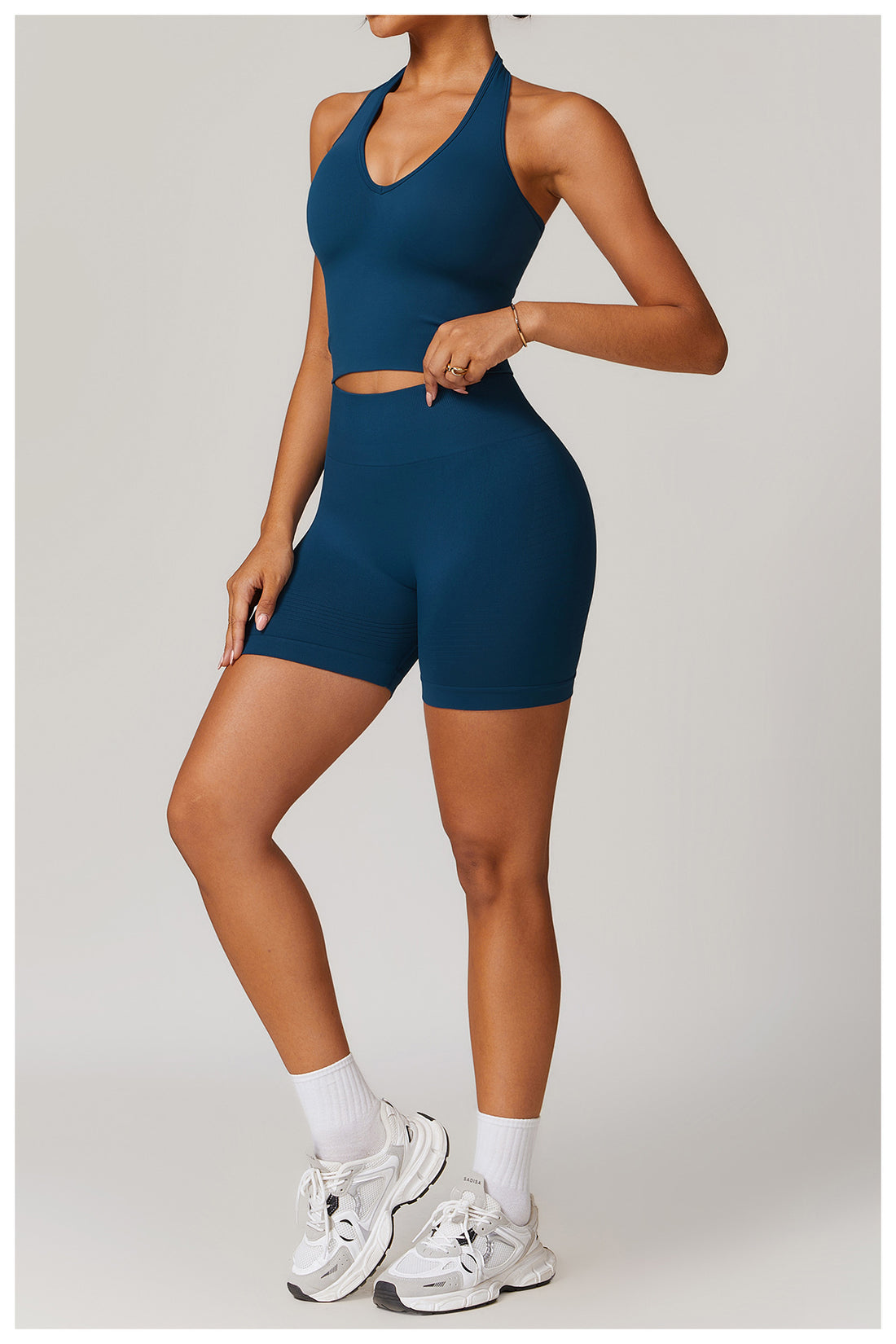 Low-cut tank top and shorts